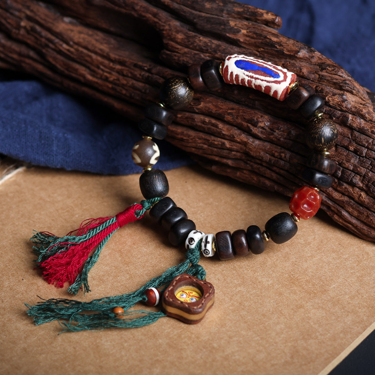 Tarakan Eaglewood Bracelet with Wealth Thangka Pendant -vitality